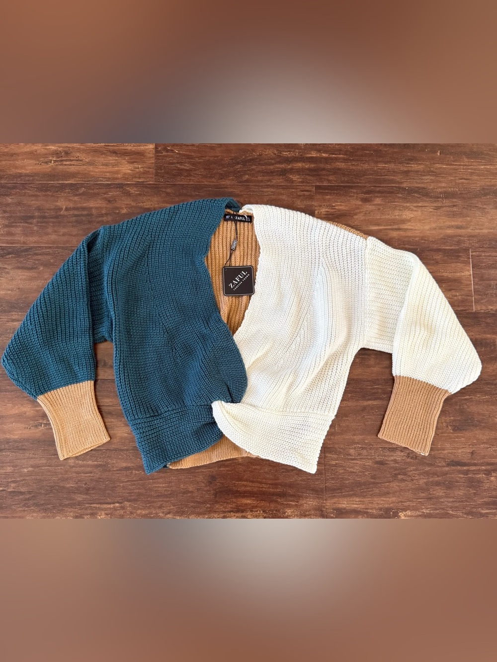 Zaful V-Neck Criss Cross Knit Batwing Sweater in Teal, Cream & Tan Size L NWT